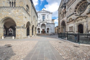 BERGAMO, İtalya - 28 Mayıs 2024: Yukarı Kasabadaki Bergamo Katedrali.