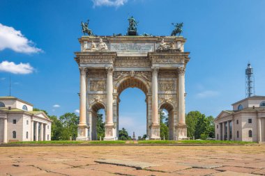 MİLAN, İTALYA - 29 Mayıs 2024: Barış Kemeri, Milano şehir kapısı.