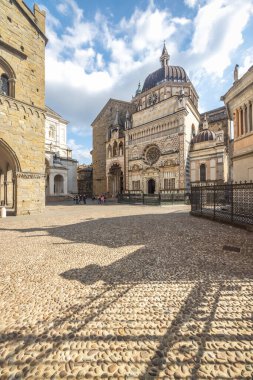 BERGAMO, İtalya - 28 Mayıs 2024: Yukarı Kasabadaki Santa Maria Maggiore Bazilikası.
