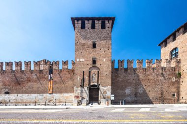 VERONA, İtalya - 27 Mayıs 2024 Castelvecchio Şatosu, Castelvecchio Müzesi.