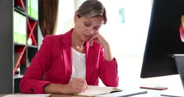 Tired Sleepy Woman Sits Table Laptop Writes Notes Businesswoman Sleeping — Stock Video
