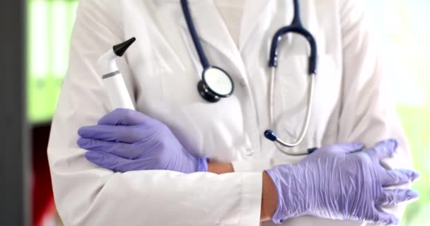 Médecin Orl Tient Otoscope Dans Les Mains Clinique Diagnostic Traitement — Video