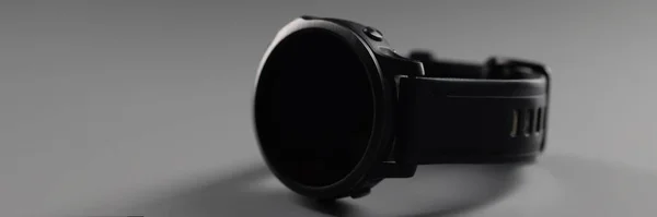 Primer Plano Del Dispositivo Minimalista Moda Reloj Pulsera Masculino Negro —  Fotos de Stock