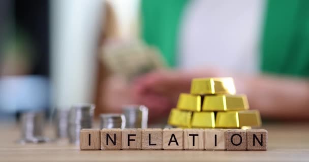 黄金价格不断上涨的经济通货膨胀和经济危机 通货膨胀和通货紧缩中的黄金 — 图库视频影像