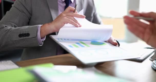 Marketing Team Samenwerking Werkanalyse Discussie Met Financiële Gegevens Grafiek Business — Stockvideo