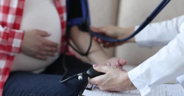Terhes Nők Vizsgálata Otthon Nyomás Mérése Magas Vérnyomás Terhesség Alatt — Stock videók