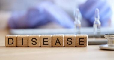 Küpler hakkında kelime hastalığı ve klinikte çalışan bir doktor. Tıbbi muayene ve sigorta konsepti