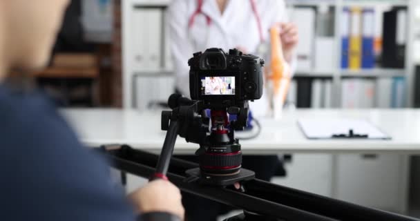 录像制作者拍摄医学教育视频 远程医疗教育概念 — 图库视频影像