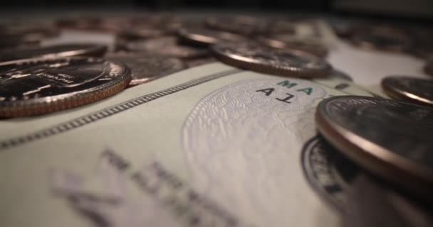 大量的美元美国钞票和硬币 世界金融经济危机概念 — 图库视频影像