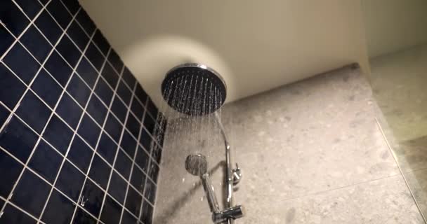 Dysze Przepływu Wody Okrągłej Głowicy Prysznicowej Luksusowa Hydraulika Komfort — Wideo stockowe