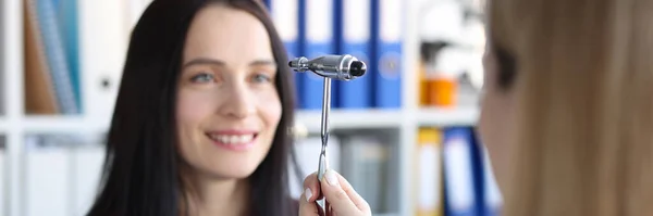 Portrait Neurologist Doctor Driving Hammer Tool Front Patient Eyes Clinic — Stok fotoğraf