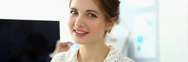 Portrait Smiling Woman Posing Corporate Modern Office Cheerful Looking Camera — Zdjęcie stockowe