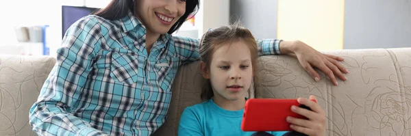 Portrait Mom Little Daughter Communicating Relatives Video Call Smiling Mother — Foto Stock