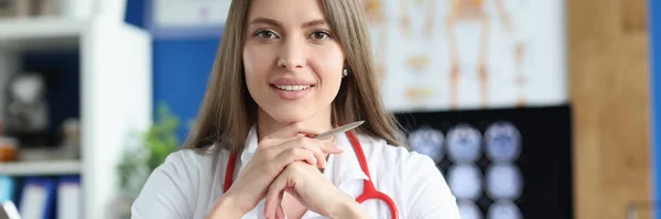 Portrait Smiling Female Doctor Gown Young Medical Specialist Working Clinic — Stockfoto