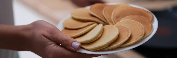 Close Female Hands Holding Plate Tasty Fresh Homemade Pancakes Hot —  Fotos de Stock