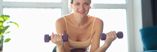 Portrait Smiling Woman Doing Exercise Dumbbells Fitness Ball Fitness Equipment — Foto de Stock
