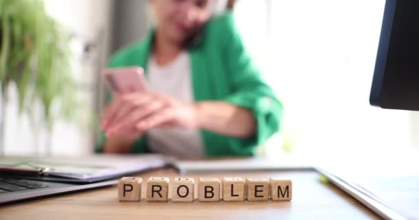 Businesswoman Communicates Problem Client Phone Order Error Problems Work — Stock Video