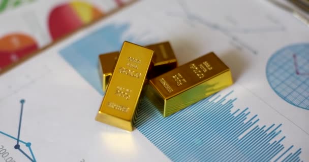 Goldbarren Auf Finanzanalysediagramm Geschäftsstrategie Profitable Investition Gold Und Wirtschaftliche Inflation — Stockvideo