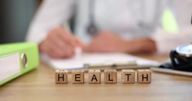 Klinikteki ahşap küplere sağlık, yakın çekim, sığ odak. Tıbbın gelişimi, tıbbi destek