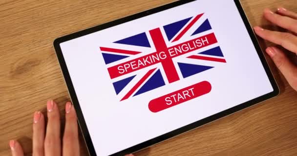 Экране Планшета Начинают Говорить Английски Slowmotion Онлайн Курс Изучения Языка — стоковое видео