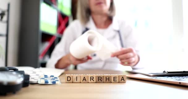 Diarre Medicinsk Koncept Læge Med Toiletpapir Intestinal Smerte Rotavirus Infektion – Stock-video