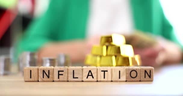 Zlaté Cihly Dolarovými Bankovkami Inflačním Textem Hospodářská Krize Finanční Recese — Stock video