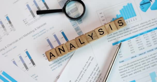 Lupa Szkło Rozwój Finansowy Grafika Papier Statystyki Inwestycje Badania Analityczne — Wideo stockowe