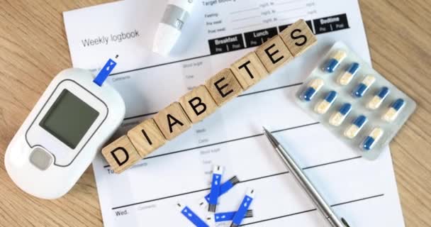 Palabra Diabetes Cubos Madera Cerca Glucosímetro Glucemia Control Diario Primer — Vídeos de Stock
