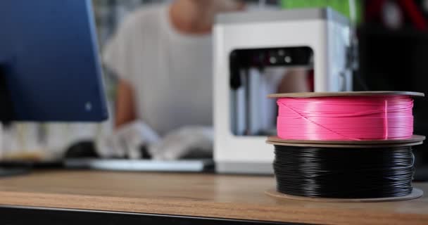 Yazıcı Plastik Filament Yazıcı Basılı Ürünler Için Pembe Siyah Yazıcıda — Stok video