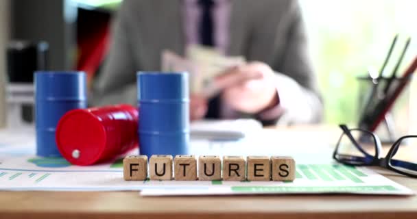 Lufa Naftowa Futures Tekst Biznesmen Liczy Dolary Biurze Instrument Finansowy — Wideo stockowe