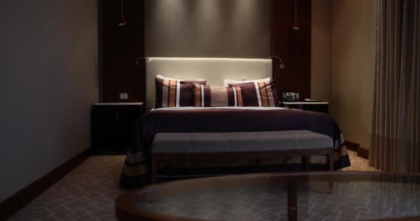 Güzel Modern Otel Odası Tasarımı Yatak Odasının Içi — Stok video