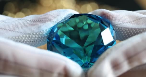 Niebieski Diamentowy Kamień Rękawiczkach Niebieskie Klejnoty Biżuteria — Wideo stockowe