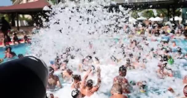 Foam Party Beach Pool Blowing Cannon Entertainment Tourists — Stock video