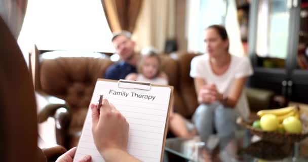 Mother Child Father Family Therapy Communicate Psychotherapist Helping Family Therapist — Stockvideo