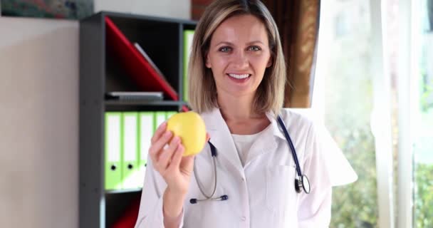 Smiling Female Doctor Nutritionist Yellow Pear Health Care Medicine Healthy — Vídeos de Stock