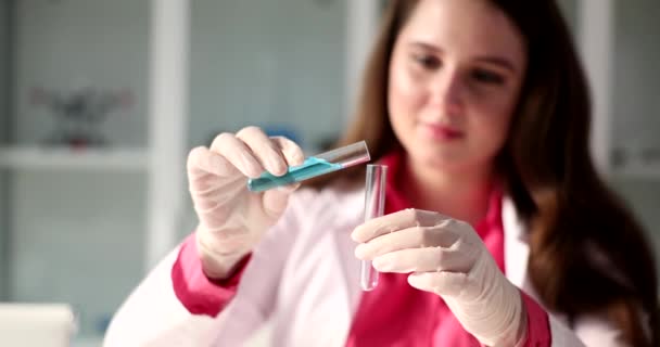 Scientist Chemist Woman Pours Blue Transparent Toxins Test Tube Liquid — Vídeo de Stock