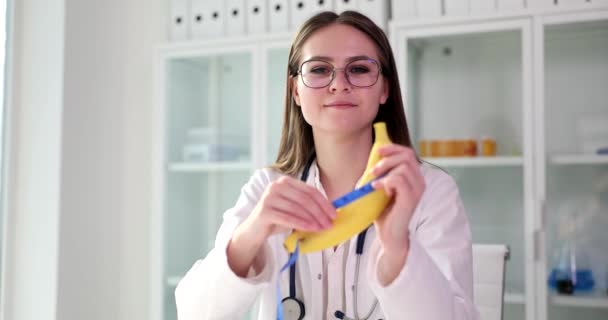 Doctor Woman Holding Banana Hand Measuring Tape Male Penis Enlargement — стоковое видео