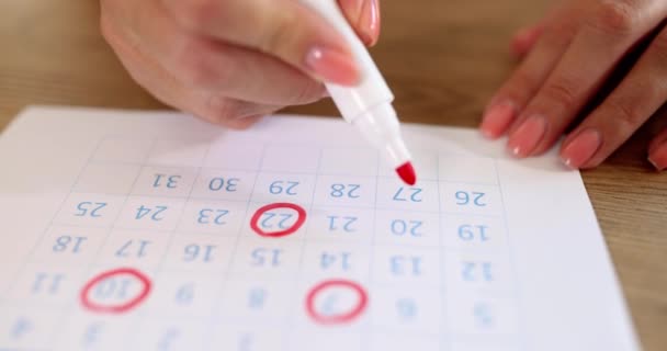 Woman Draws Red Numbers Calendar Close Shallow Focus Concept Agenda — Stock Video
