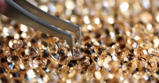 Jeweler Holding Expensive Shiny Diamond Tweezers Closeup Movie Slow Motion — Stockvideo