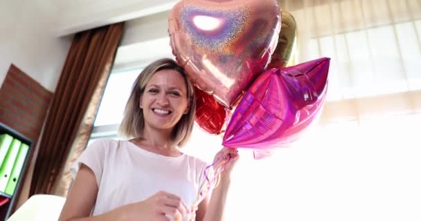 Happy Smiling Woman Holding Many Colorful Balloons Movie Slow Motion — Stok video
