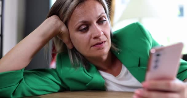 Tired Businesswoman Sitting Table Phone Movie Slow Motion Boring Job — Stockvideo