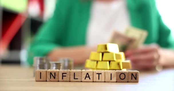 Inflation Stacks Gold Bars Businesswoman Considers Declining Income Dollars Reducing — Stok video