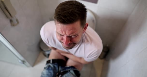 Pria Dengan Masalah Toilet Sembelit Dan Diare Gejala Keracunan Makanan — Stok Video