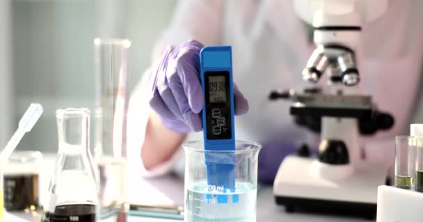 Scientist Works Chemical Solution Using Meter Laboratory Study Water Quality — 图库视频影像