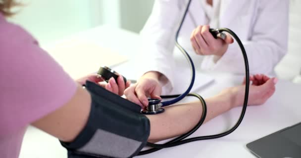 Therapist Cardiologist Using Tonometer Stethoscope Checks Patient Blood Pressure Healthcare — Stockvideo