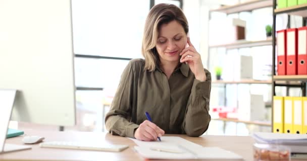 Businesswoman Phone Office Writes Notes Communication Client Business Partner — ストック動画