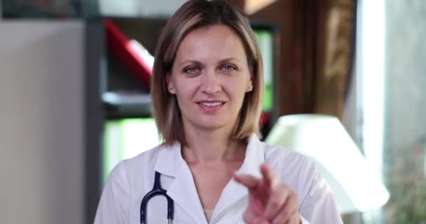 Doctor Woman Shows Gesture Look Eyes Optometrist Checking Eyesight Medical — Stockvideo