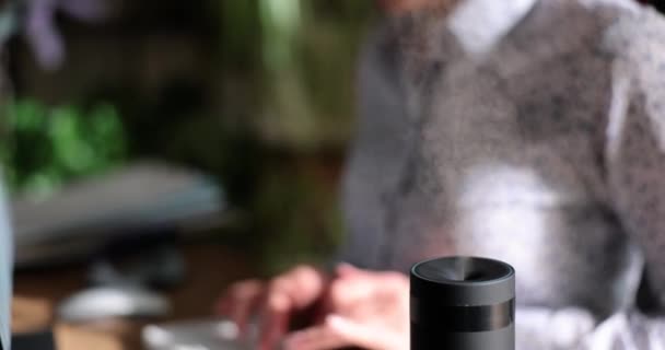 Working Computer Next Aroma Oil Diffuser Table Steam Humidifier Indoor — Videoclip de stoc
