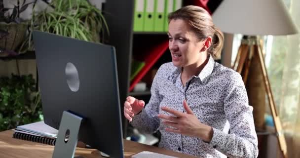 Portrait Upset Woman Looking Computer Screen Screaming Workload File Error — Vídeo de Stock