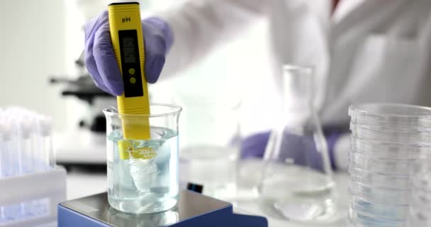 Digital Water Test Hand Scientist Water Analysis Technology Digital Meter — Vídeos de Stock